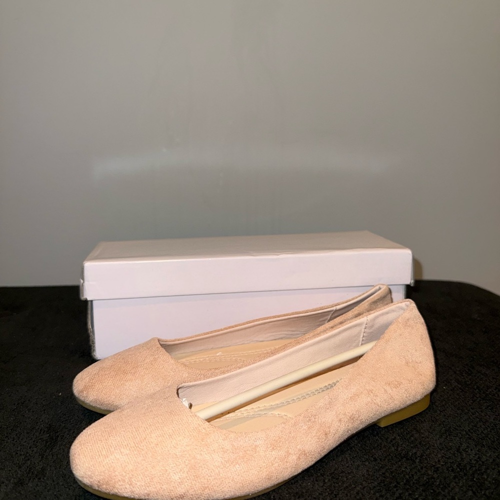 Elegant Cream Women's Flats